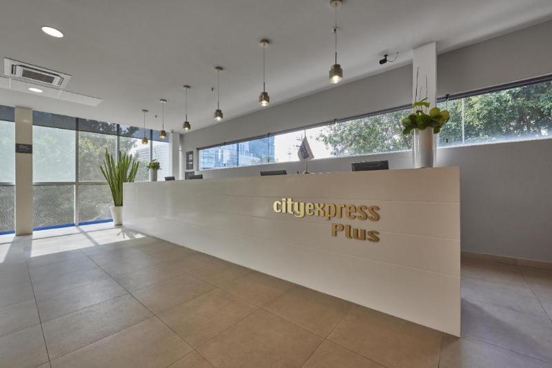 利昂会议中心城市快捷Plus酒店 莱昂 外观 照片